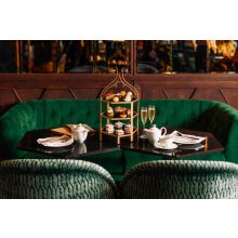 Teadélután és champagne a Párisi Passage Restaurantban-ban
