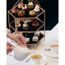 Teadélután és champagne a Párisi Passage Restaurantban-ban
