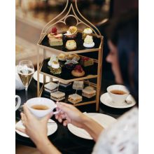 Teadélután és champagne a Párisi Passage Restaurantban-ban
